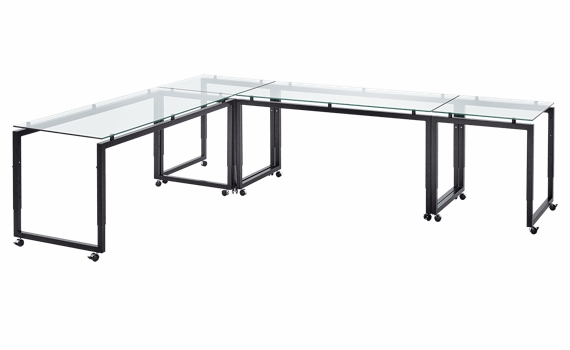 Buffet Tischsystem nebeneinander mit vier höhenverstellbaren Tischen in Schwarz auf Rollen mit Glasplatten